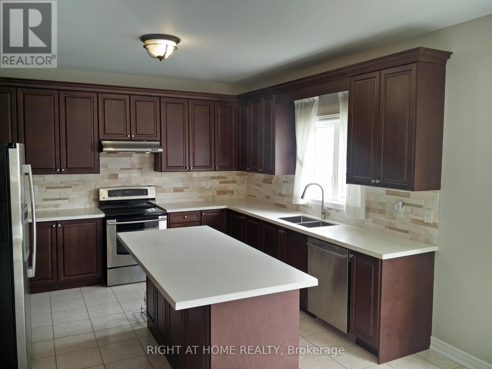 39 Daleridge Crescent, Brampton, Ontario  L6P 2X8 - Photo 7 - W13139614