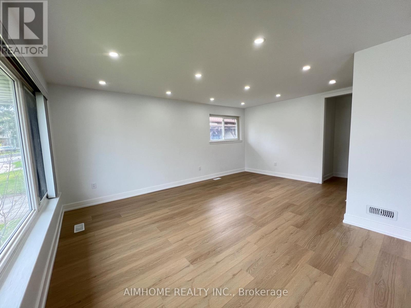 22 Denver Place, Toronto, Ontario  M1H 2P1 - Photo 5 - E13139608