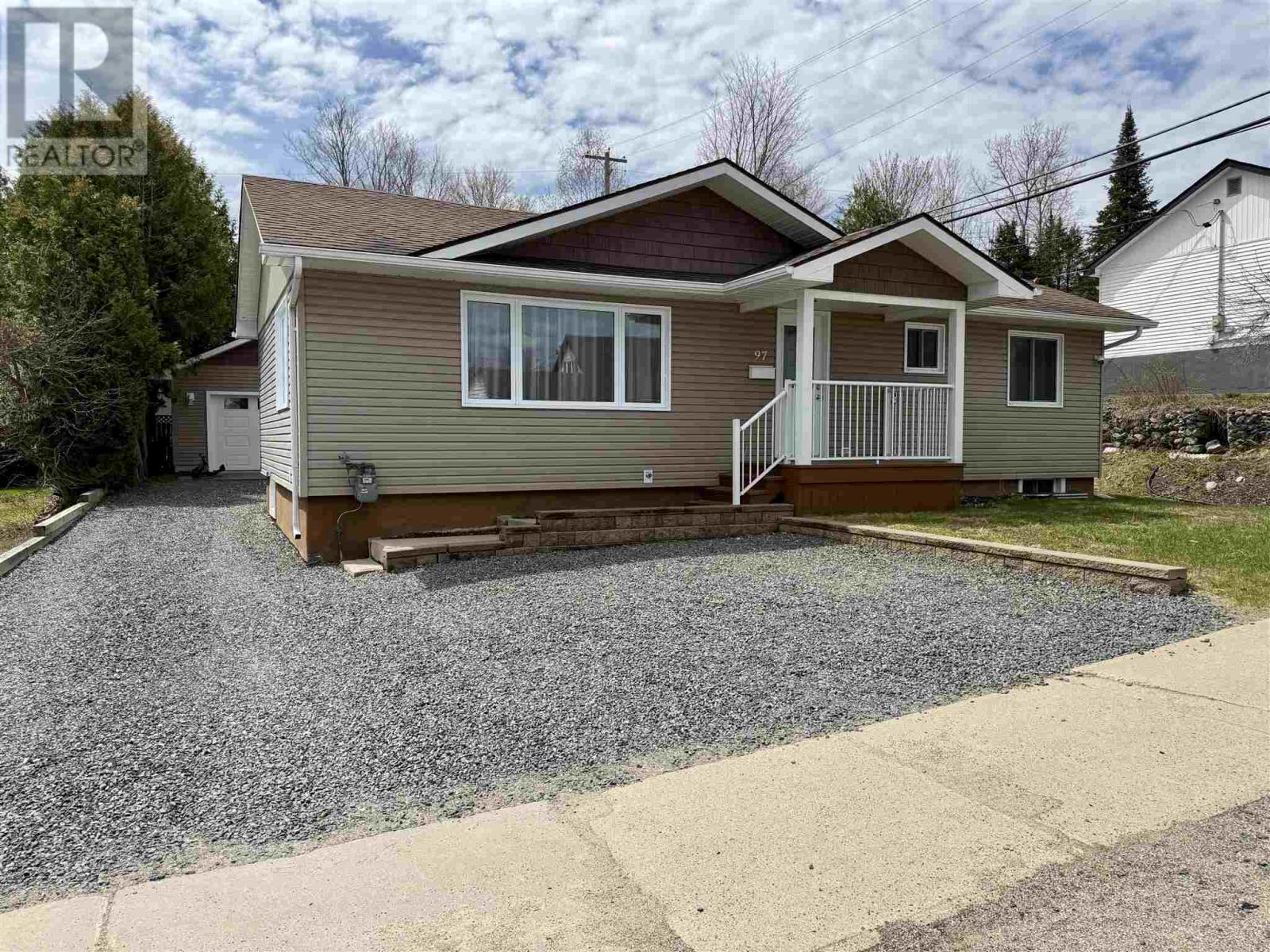 97 Hutchison Ave, Elliot Lake, Ontario P5A 1W9 - Photo 2 - SM260769