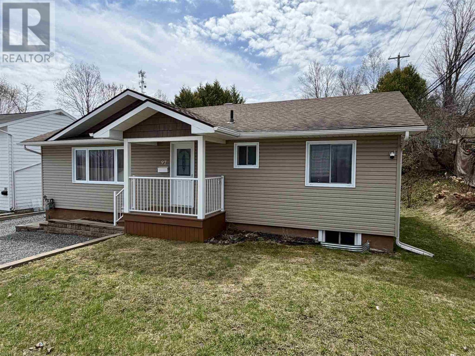 97 Hutchison Ave, Elliot Lake, Ontario P5A 1W9 - Photo 3 - SM260769