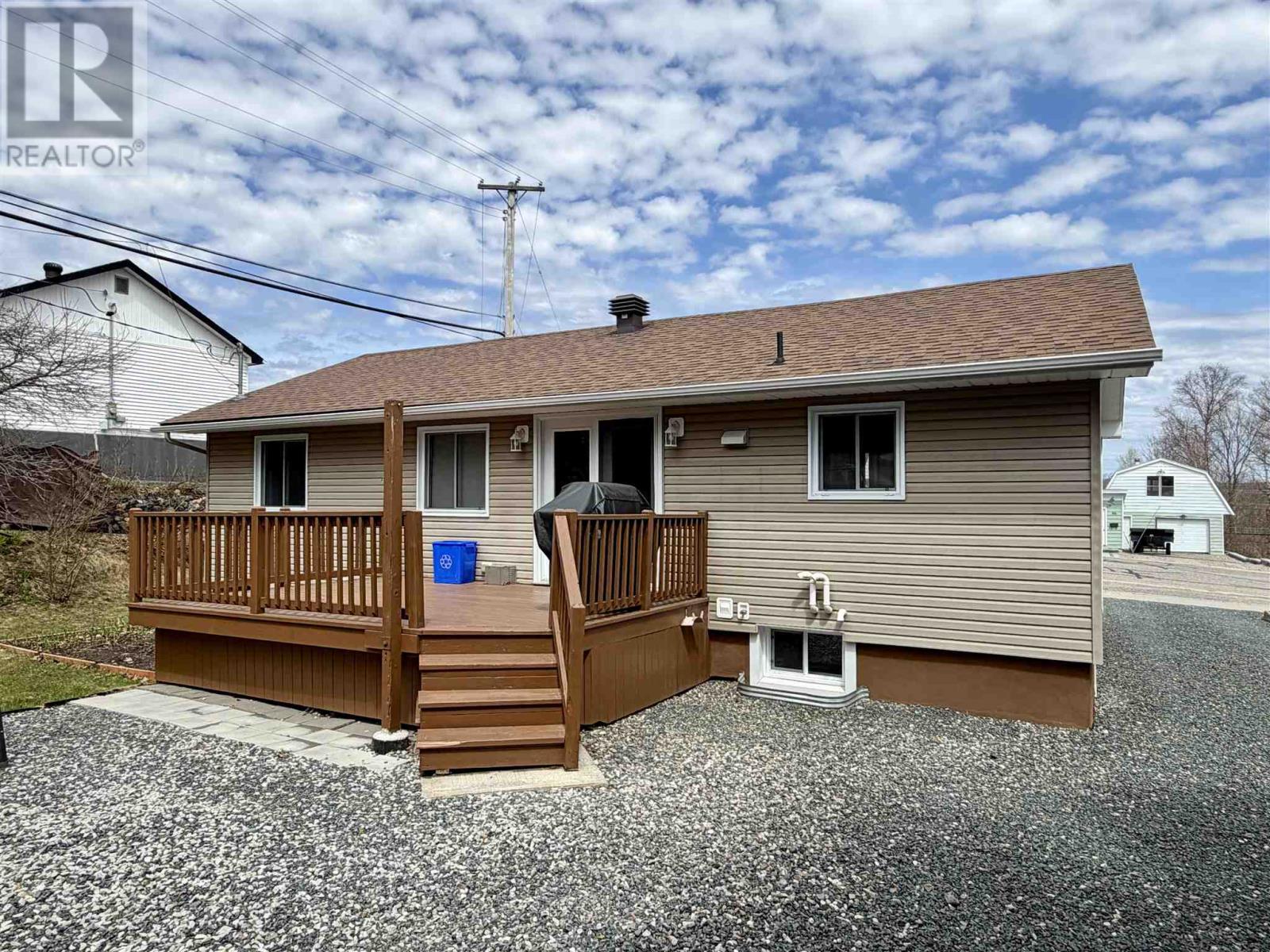 97 Hutchison Ave, Elliot Lake, Ontario P5A 1W9 - Photo 4 - SM260769