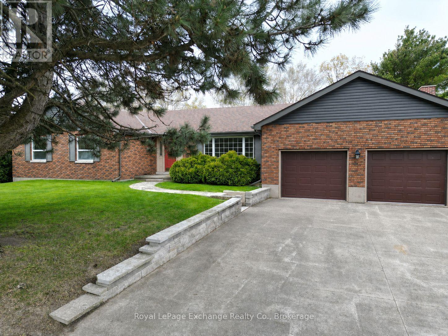 96 Penetangore Row, Kincardine, Ontario  N2Z 2N8 - Photo 2 - X13139640