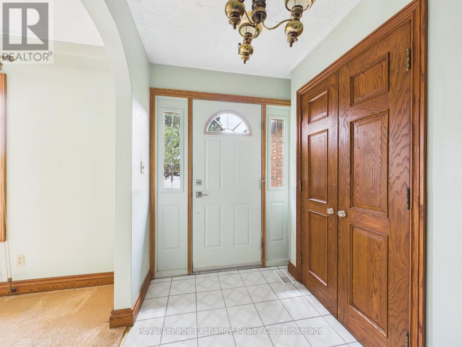 96 Penetangore Row, Kincardine, Ontario  N2Z 2N8 - Photo 3 - X13139640