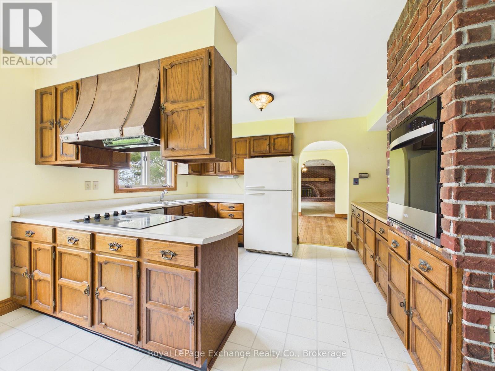 96 Penetangore Row, Kincardine, Ontario  N2Z 2N8 - Photo 6 - X13139640