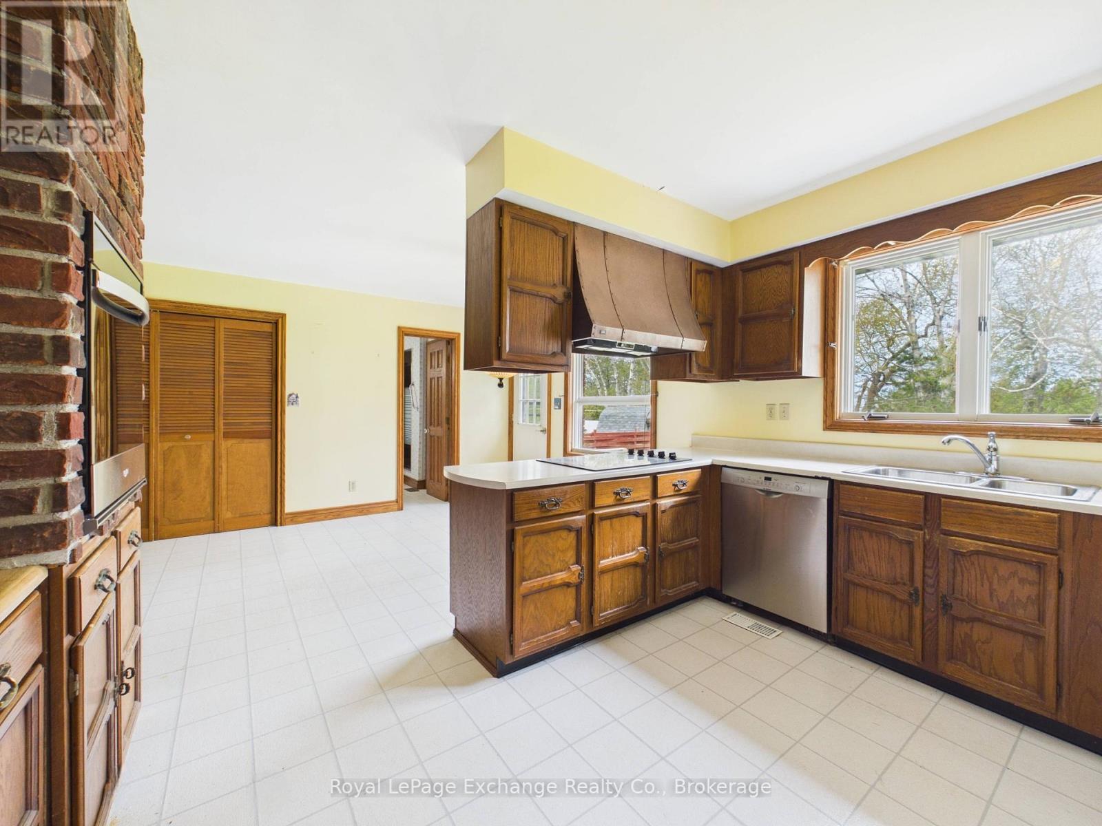 96 Penetangore Row, Kincardine, Ontario  N2Z 2N8 - Photo 8 - X13139640