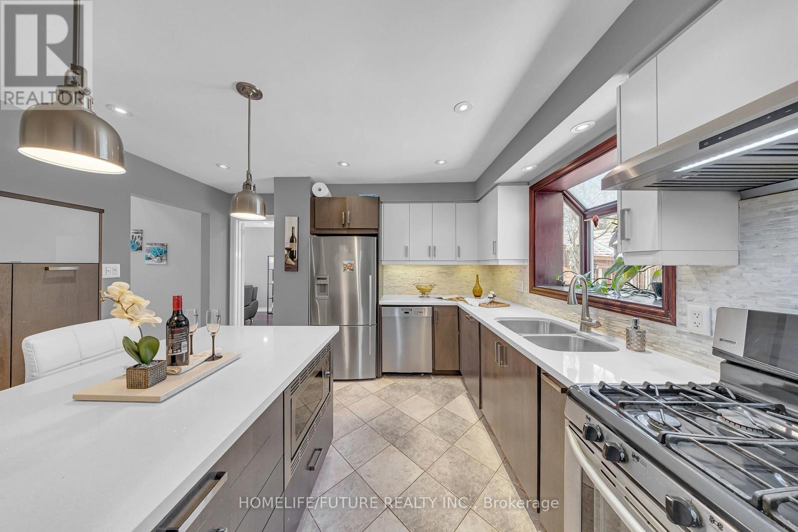 86 Robinson Crescent, Whitby, Ontario  L1N 6W5 - Photo 11 - E13139650