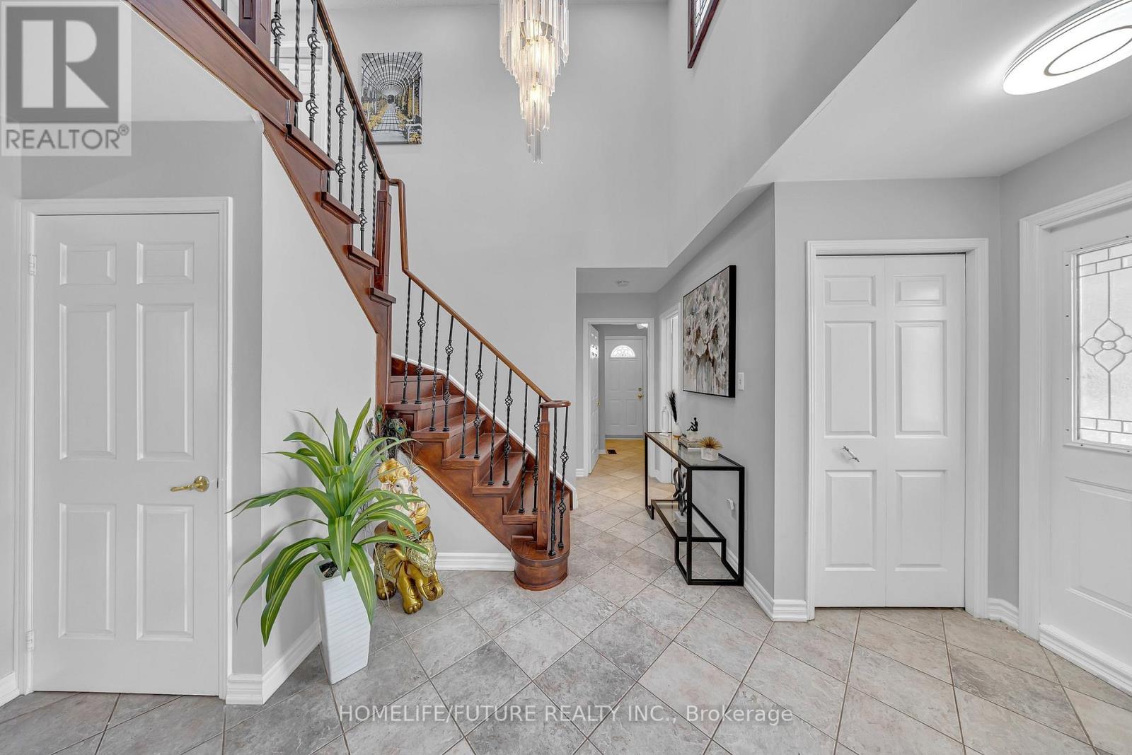 86 Robinson Crescent, Whitby, Ontario  L1N 6W5 - Photo 4 - E13139650