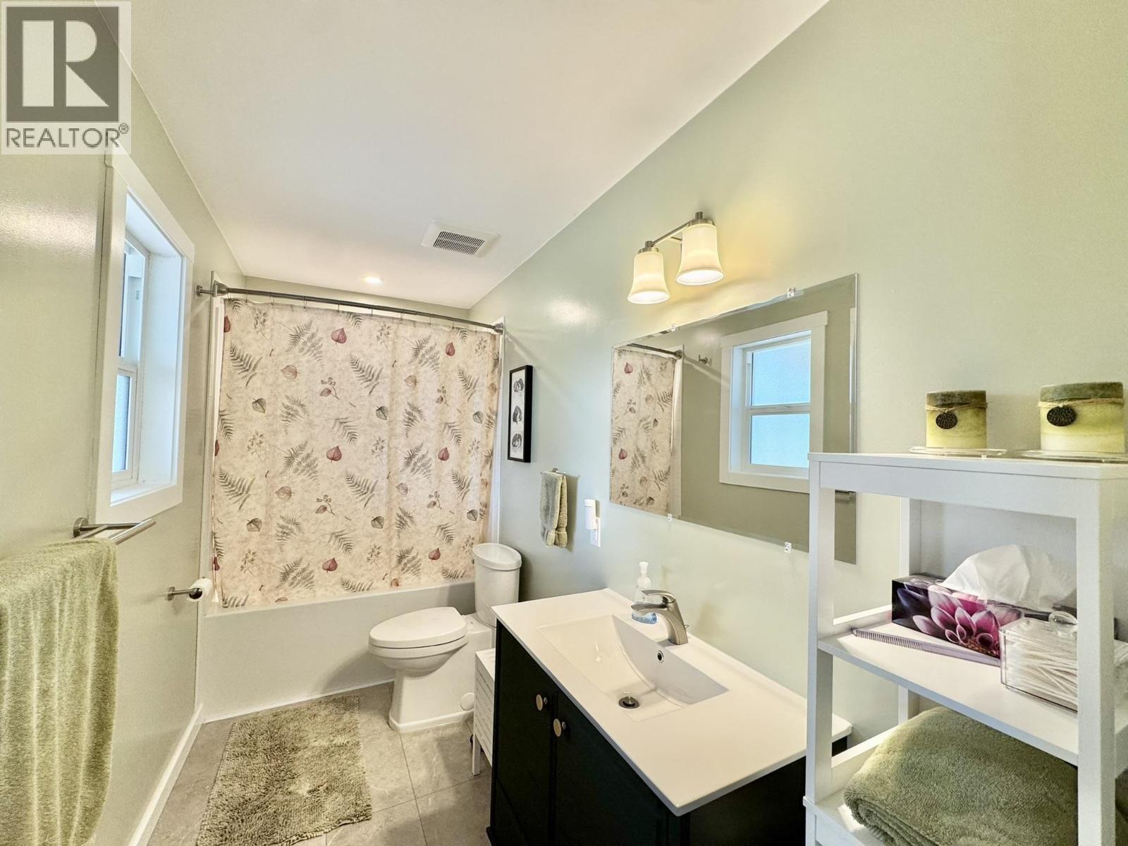5606 Little Fort 24 Highway, Lone Butte, British Columbia  V0K 2E2 - Photo 19 - R3087134