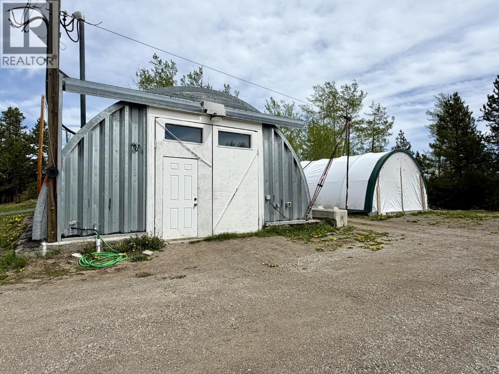 5606 Little Fort 24 Highway, Lone Butte, British Columbia  V0K 2E2 - Photo 5 - R3087134