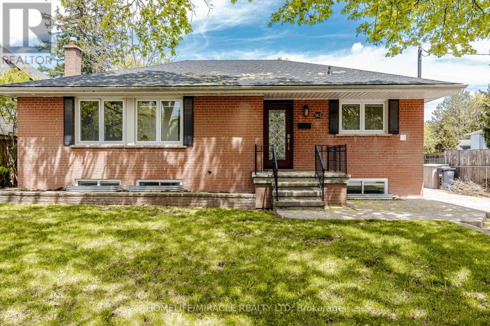 563 TAPLOW CRESCENT, Oakville, Ontario
