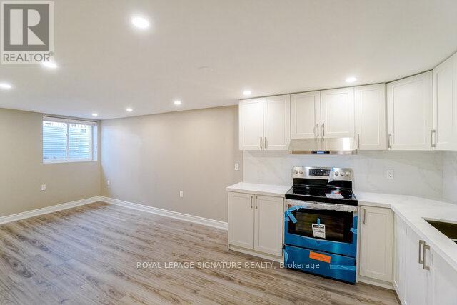 7102 Salme Drive, Mississauga, Ontario  L5N 5C7 - Photo 4 - W13127610