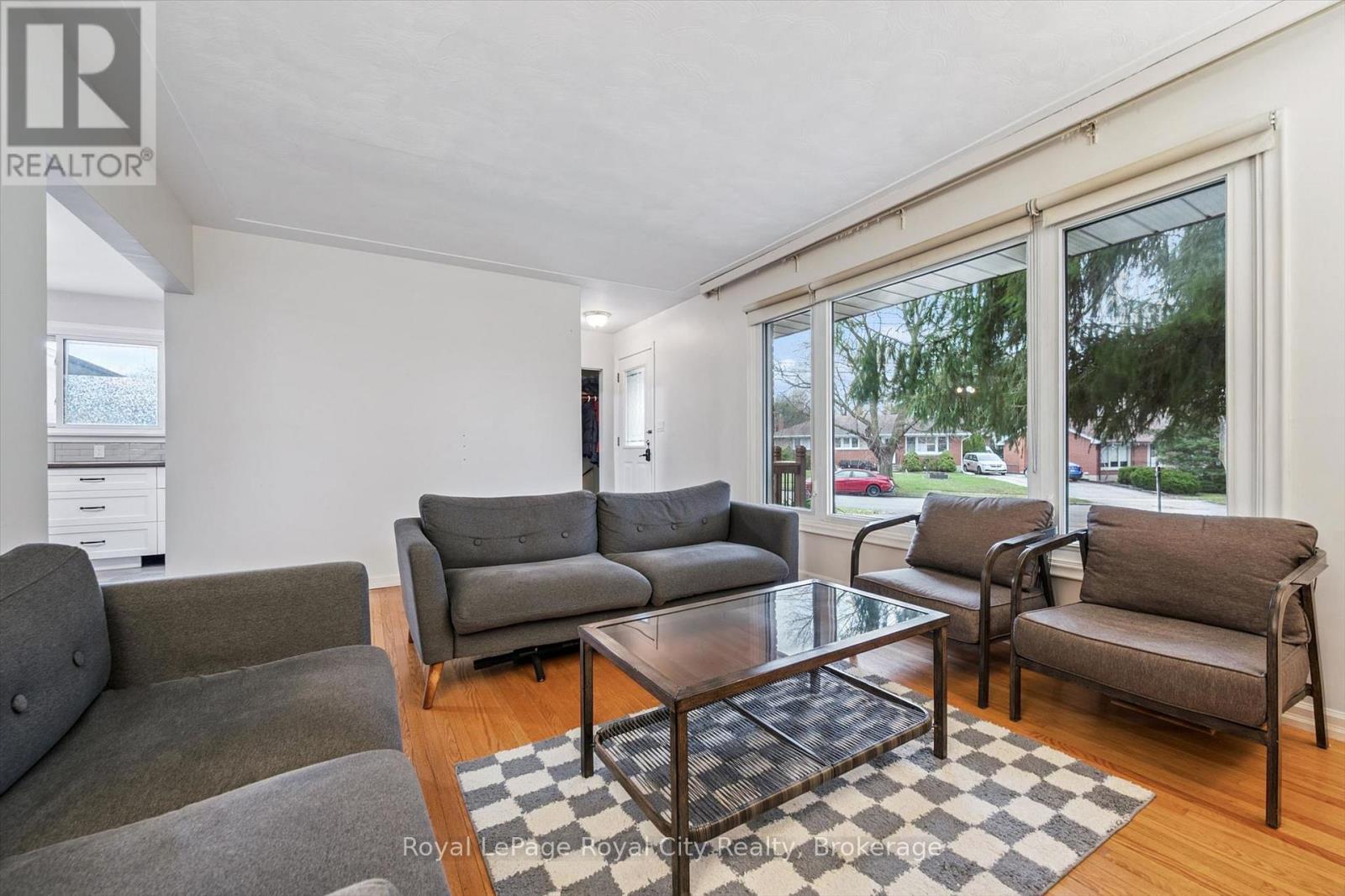12 Delmar Boulevard, Guelph, Ontario  N1E 2K8 - Photo 4 - X12996848