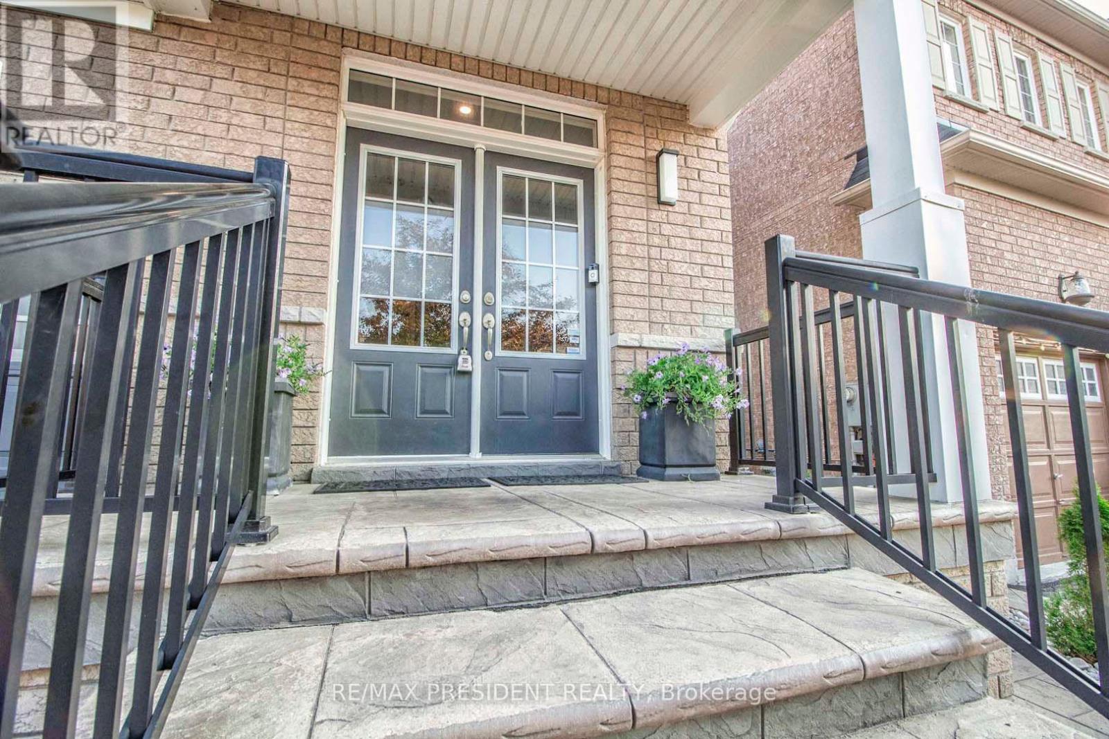 44 Robitaille Drive, Brampton, Ontario  L6R 0H6 - Photo 4 - W13103666