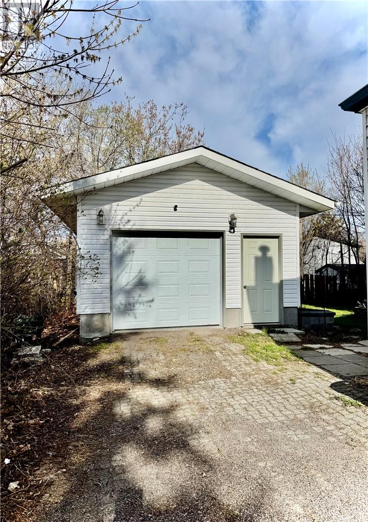 725 Prete Street, Sudbury, Ontario  P3E 3X7 - Photo 3 - 2127824