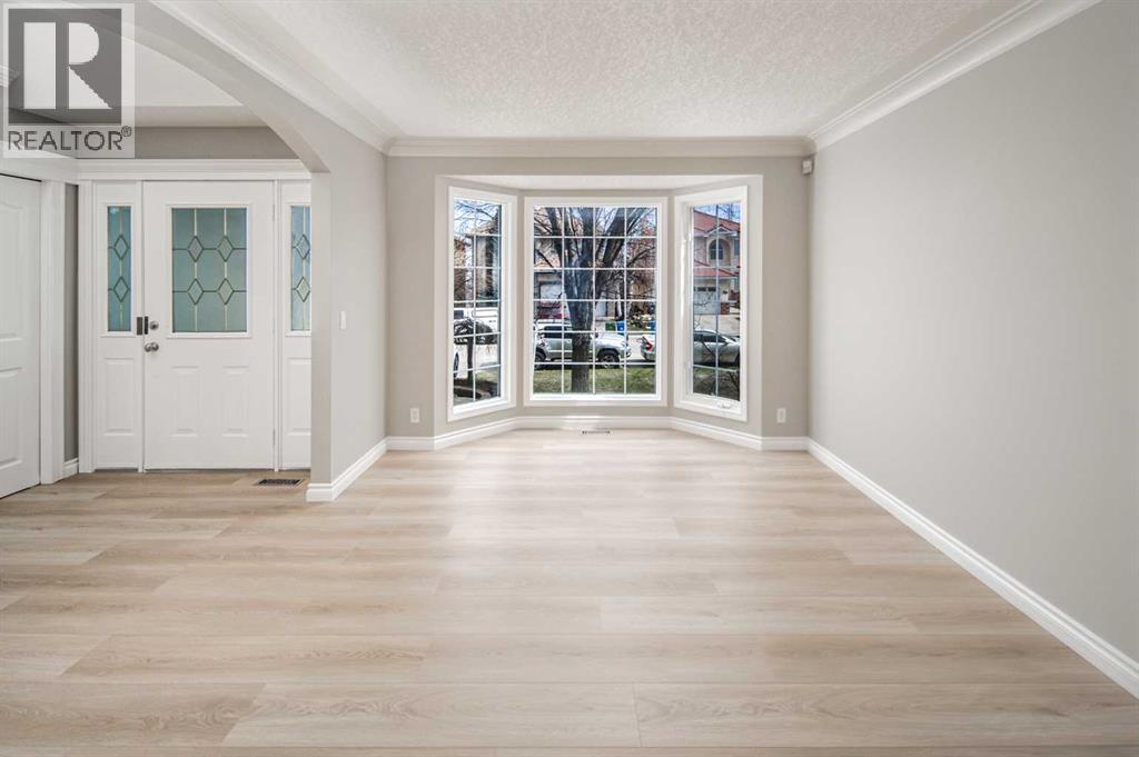 79 Hamptons Heights NW, Calgary, Alberta  T3A 5W1 - Photo 4 - A2285054