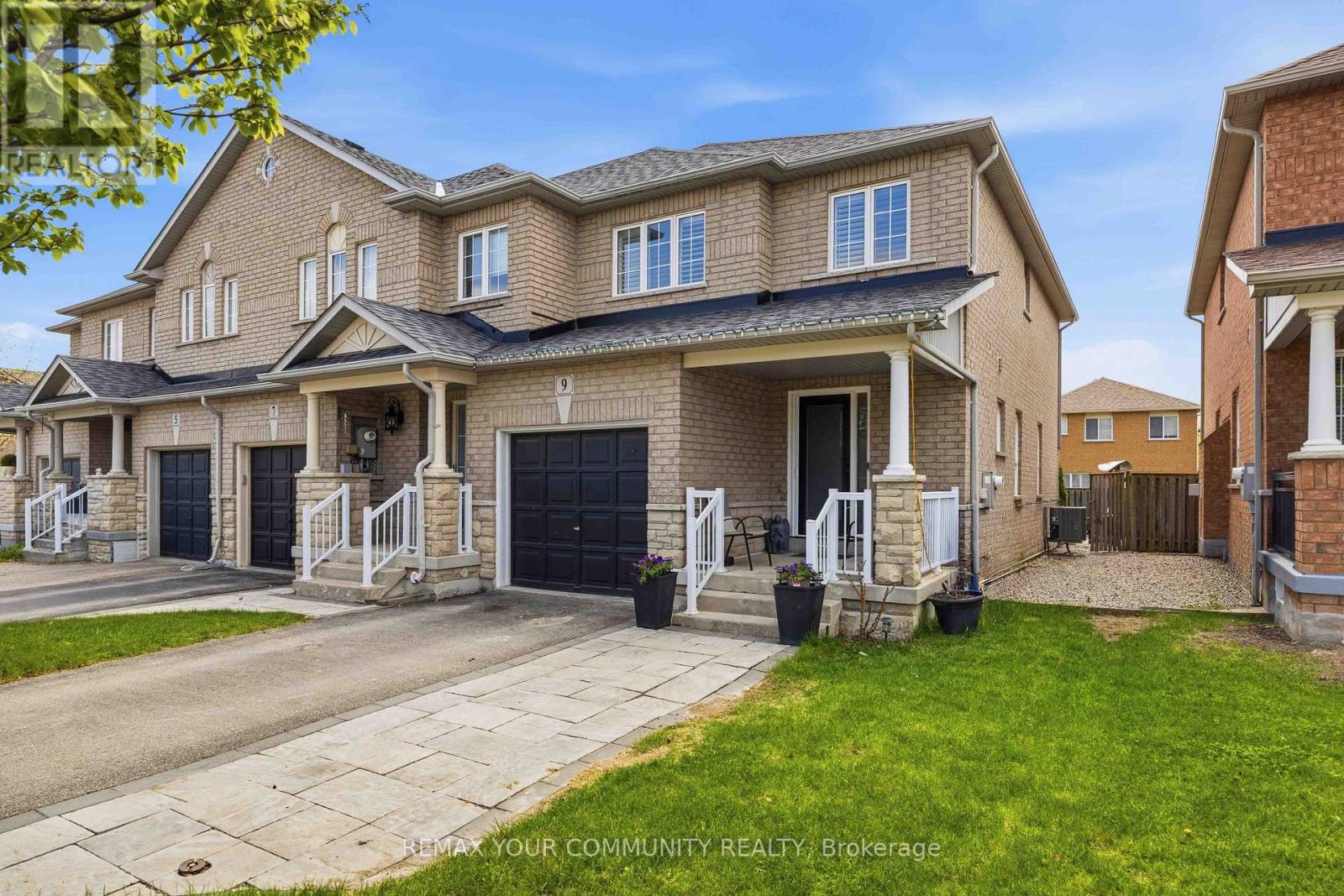 9 COLLIS DRIVE, Aurora, Ontario