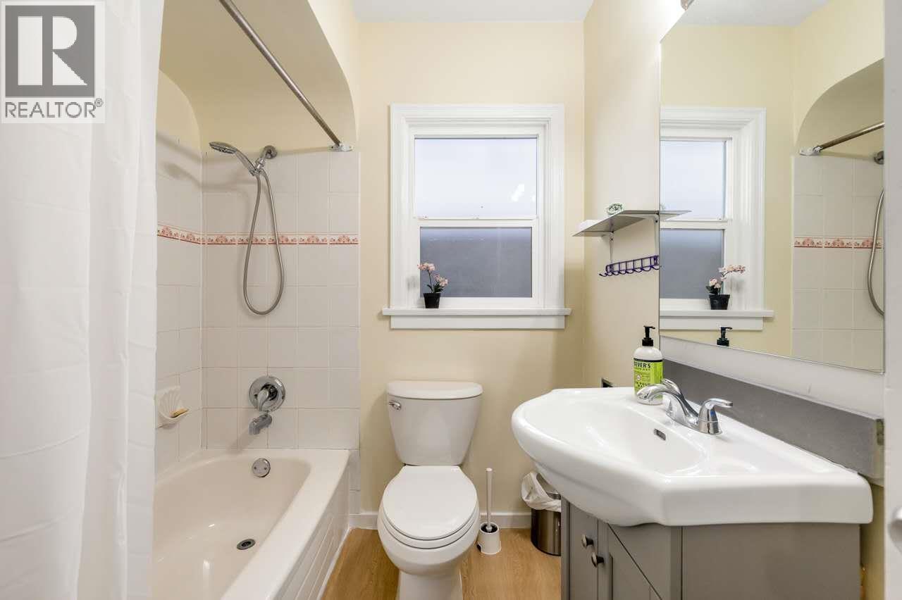 Upstair 2075 E 44 Th Ave, Vancouver, British Columbia  V5P 1N1 - Photo 6 - R3124562