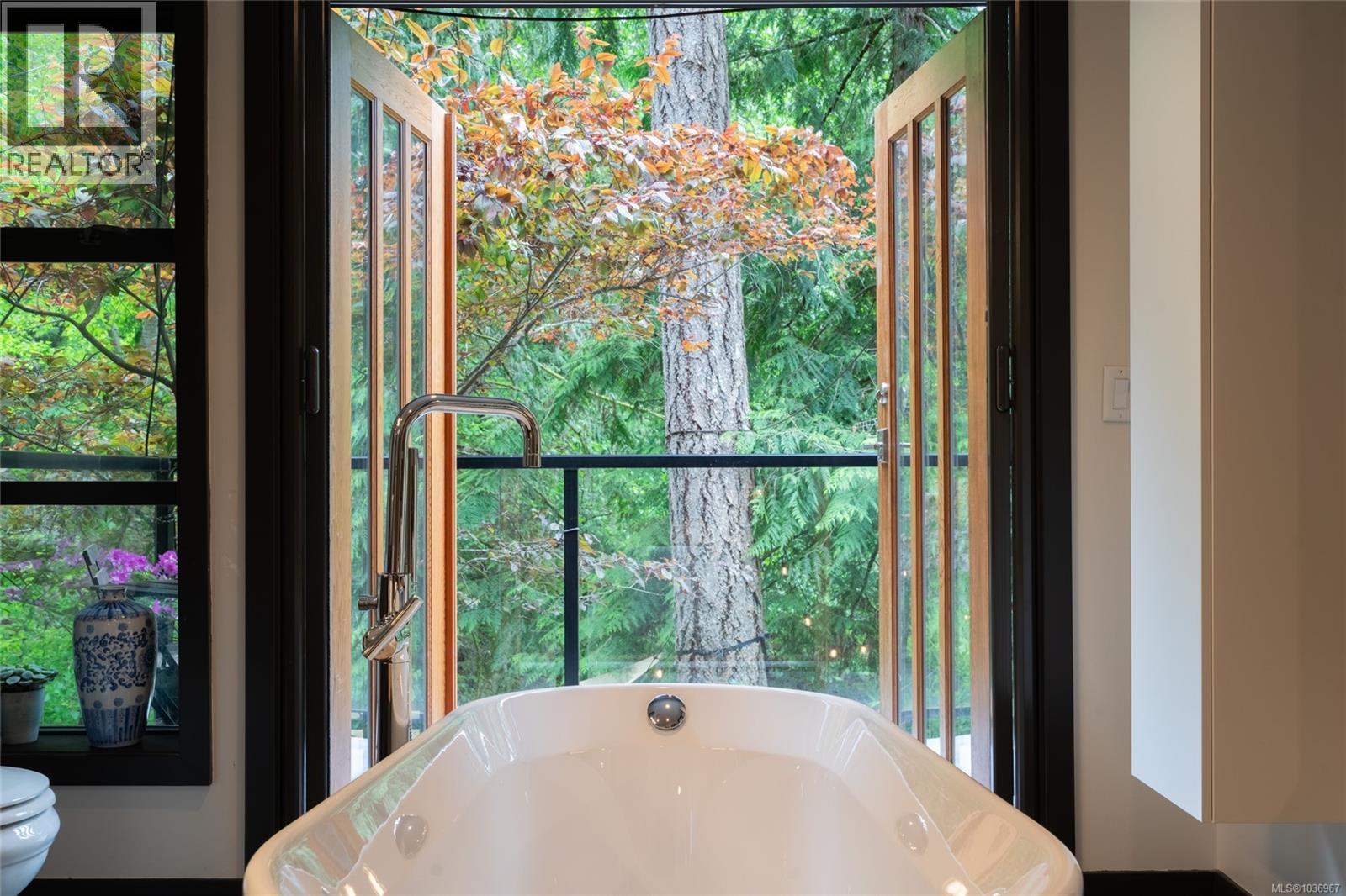 1457 Howcrest Rd, North Saanich, British Columbia  V8L 5K1 - Photo 49 - 1036967