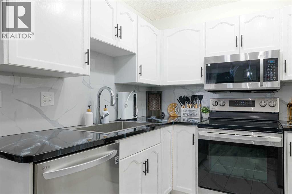 13 Mt Aberdeen Manor SE, Calgary, Alberta  T2Z 3N8 - Photo 8 - A2308888