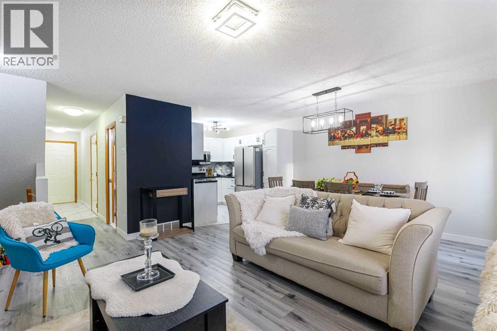 13 Mt Aberdeen Manor SE, Calgary, Alberta  T2Z 3N8 - Photo 4 - A2308888