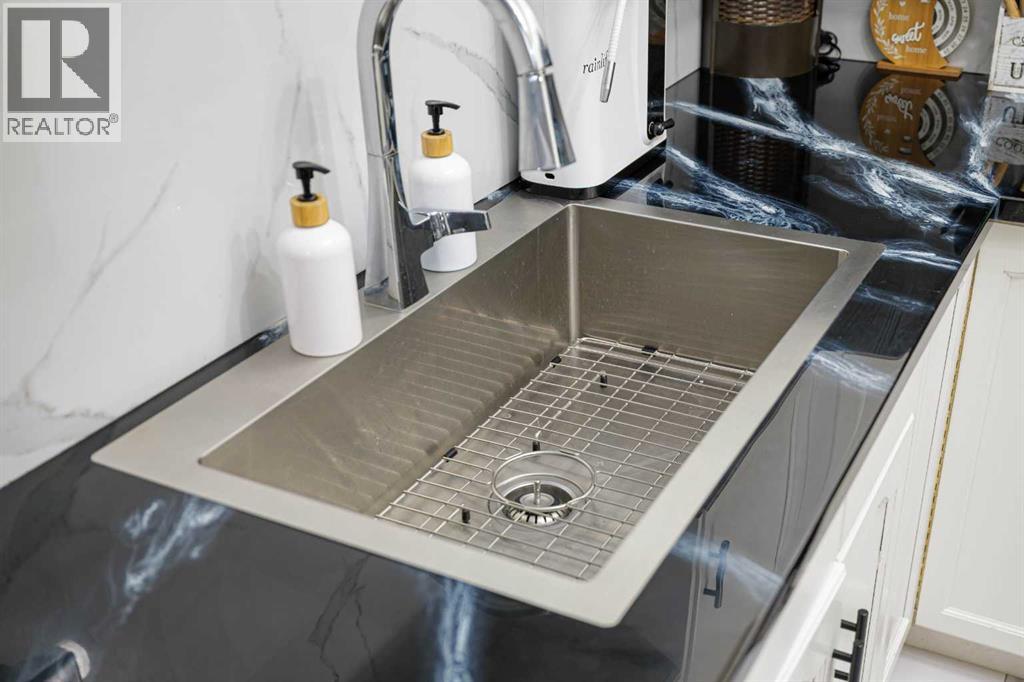 13 Mt Aberdeen Manor SE, Calgary, Alberta  T2Z 3N8 - Photo 10 - A2308888
