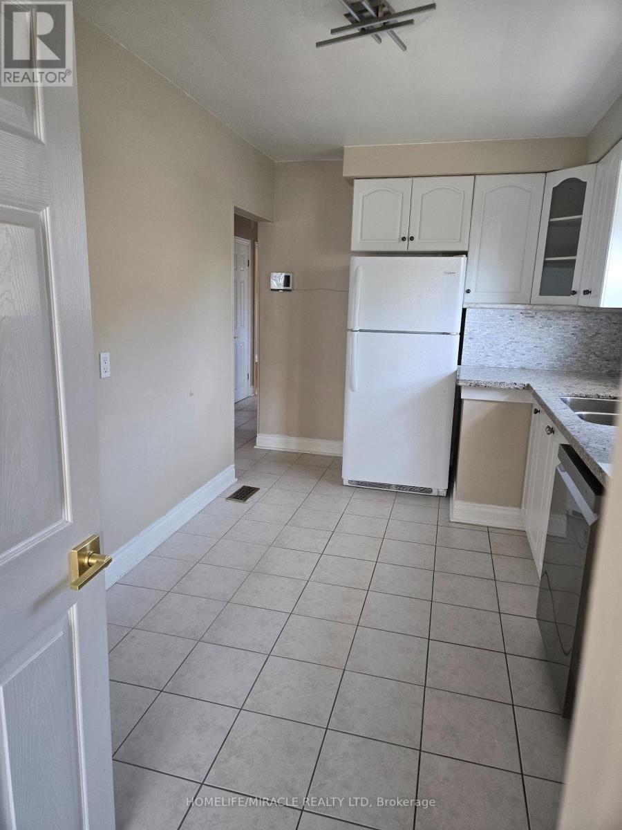 25 Chandlier Drive, Toronto, Ontario  M1G 1Z1 - Photo 10 - E13139716