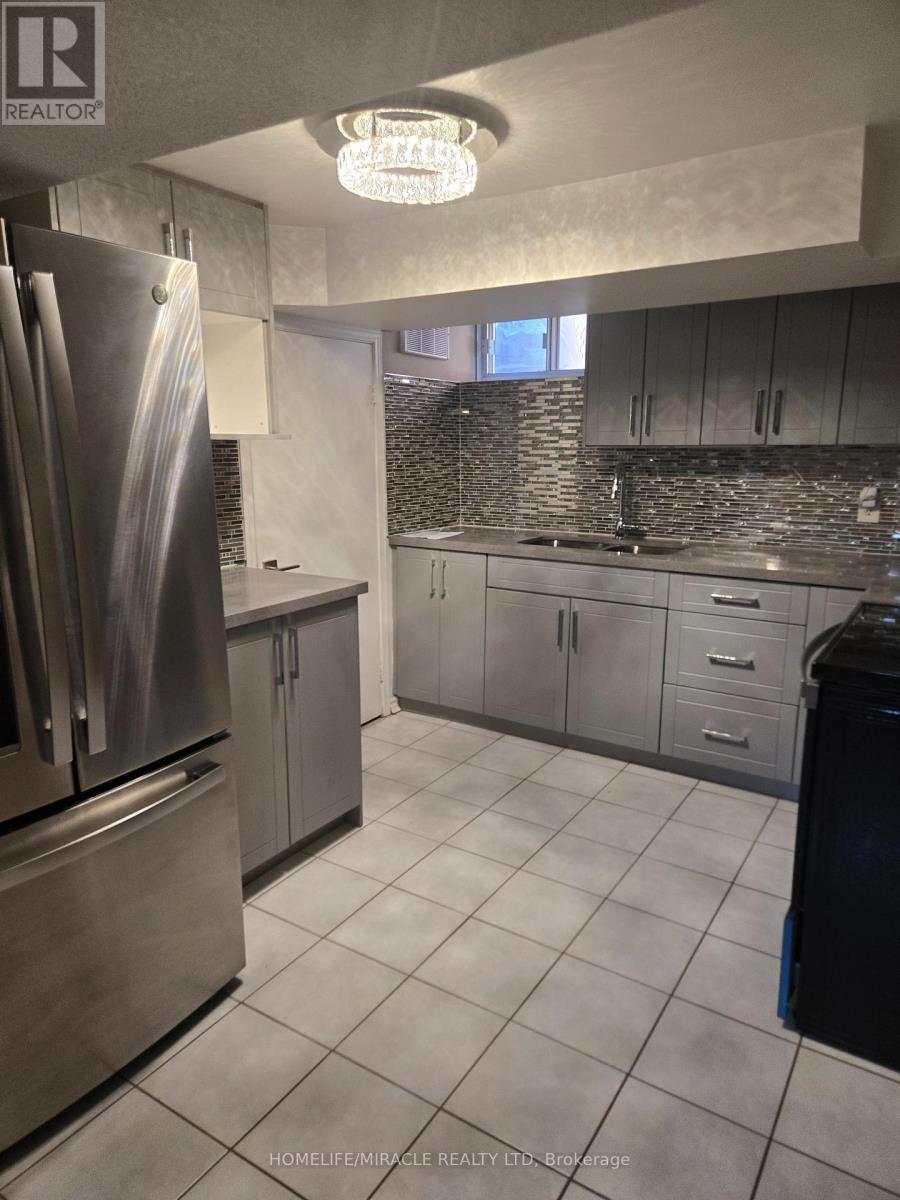 25 Chandlier Drive, Toronto, Ontario  M1G 1Z1 - Photo 11 - E13139716