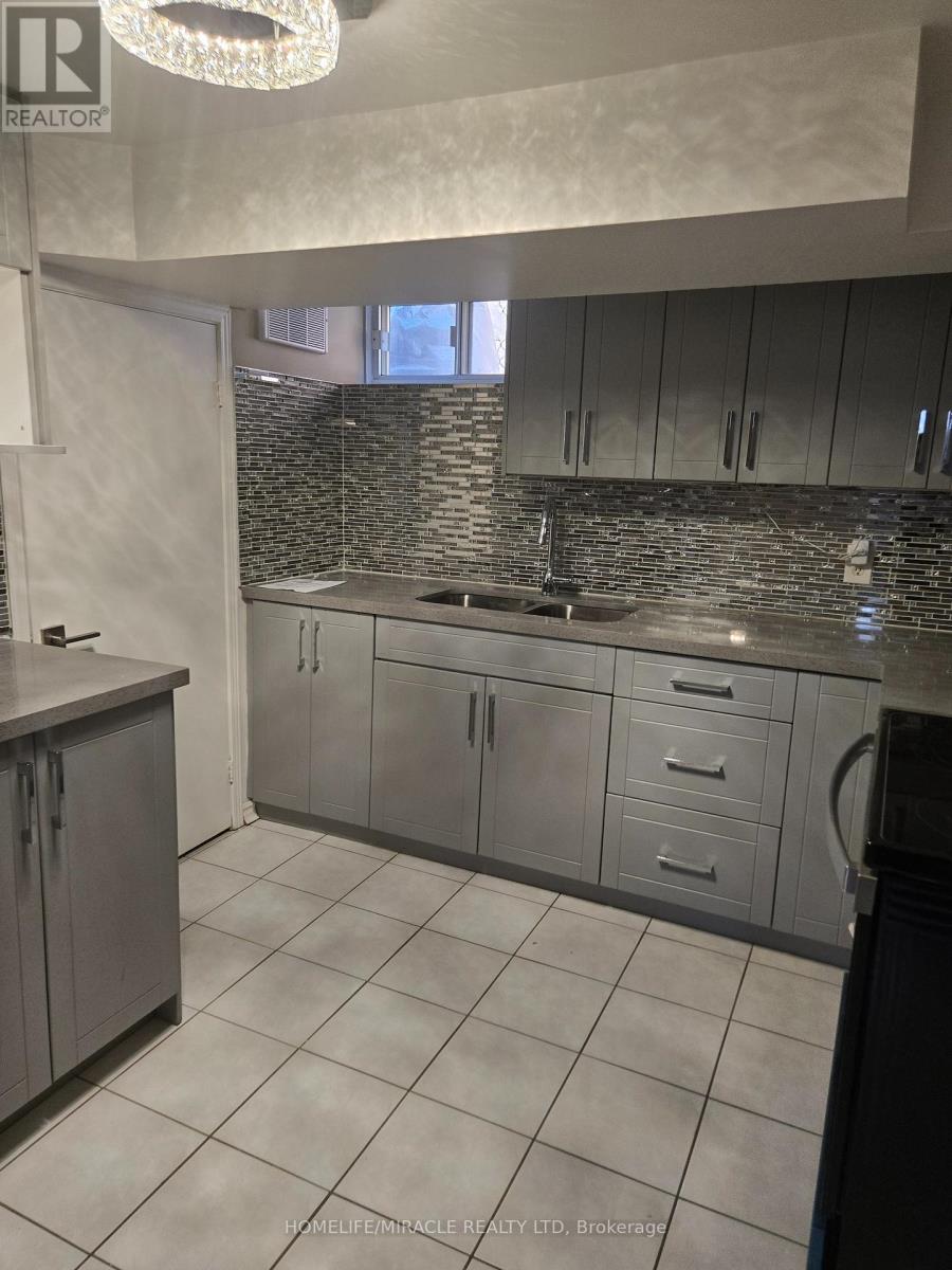 25 Chandlier Drive, Toronto, Ontario  M1G 1Z1 - Photo 13 - E13139716
