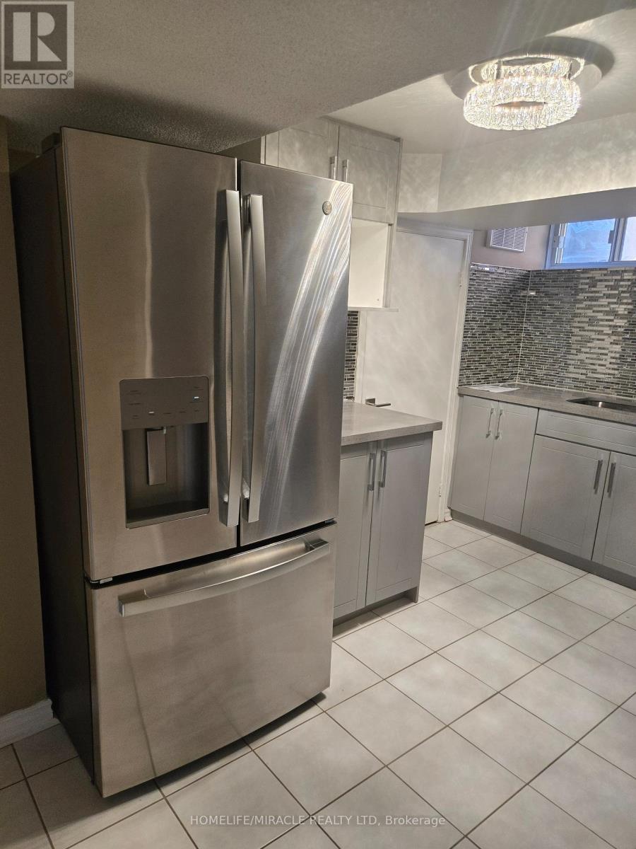 25 Chandlier Drive, Toronto, Ontario  M1G 1Z1 - Photo 14 - E13139716