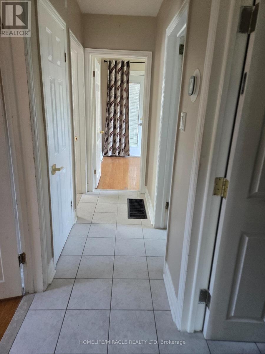 25 Chandlier Drive, Toronto, Ontario  M1G 1Z1 - Photo 17 - E13139716