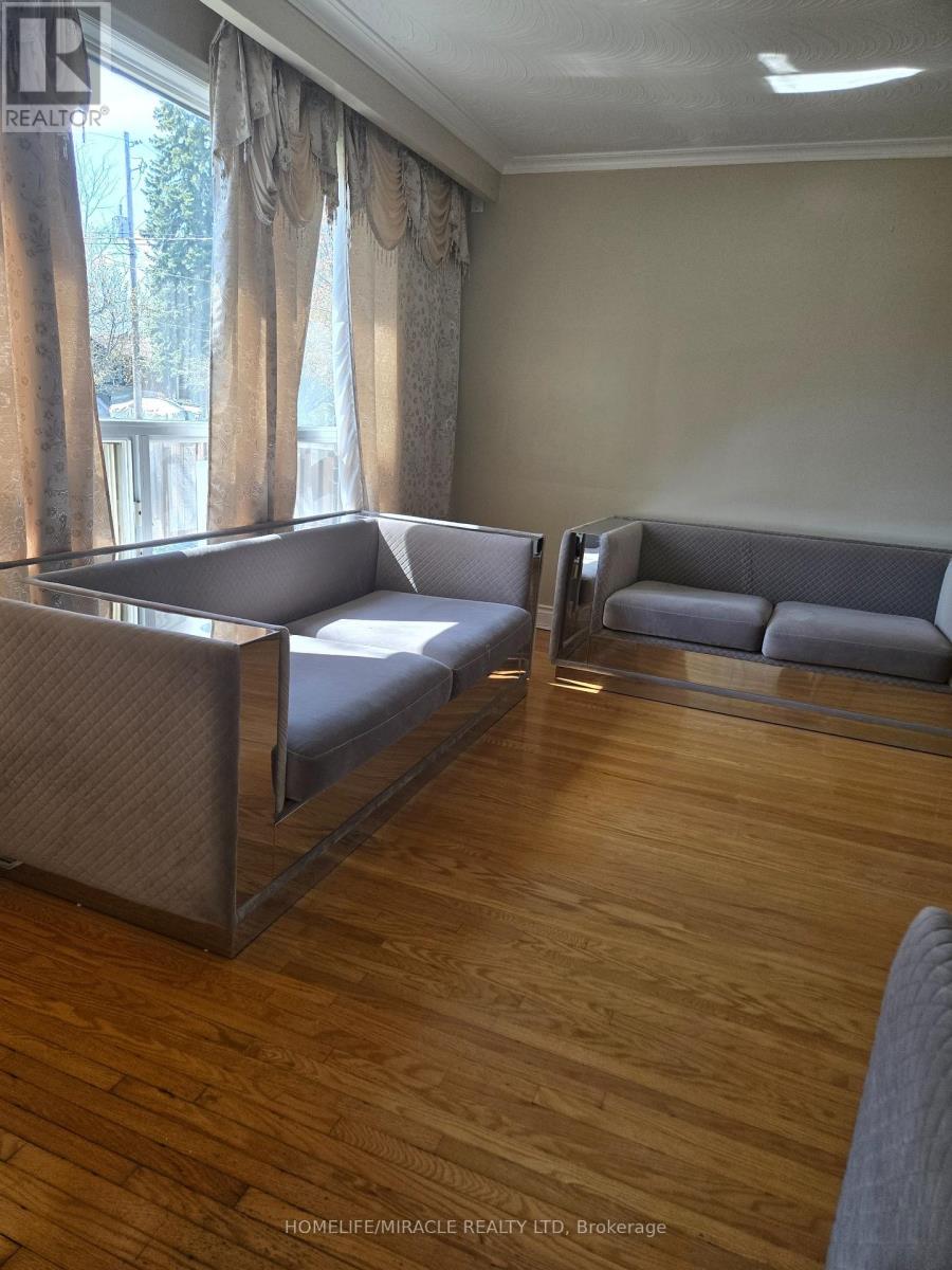 25 Chandlier Drive, Toronto, Ontario  M1G 1Z1 - Photo 3 - E13139716