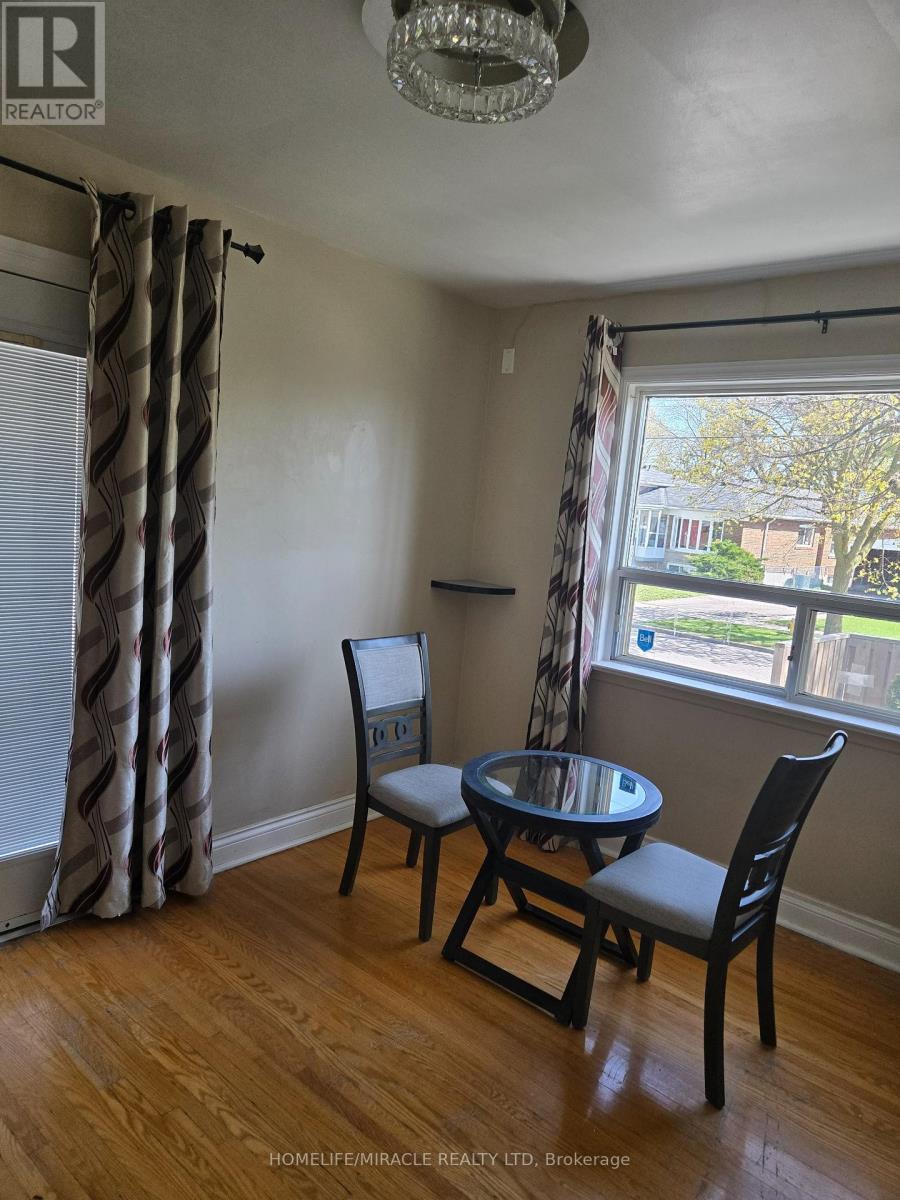 25 Chandlier Drive, Toronto, Ontario  M1G 1Z1 - Photo 8 - E13139716