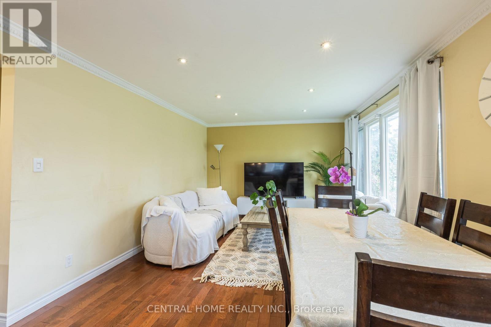 307 Boisdale Avenue, Richmond Hill, Ontario  L4C 1R4 - Photo 4 - N13139742