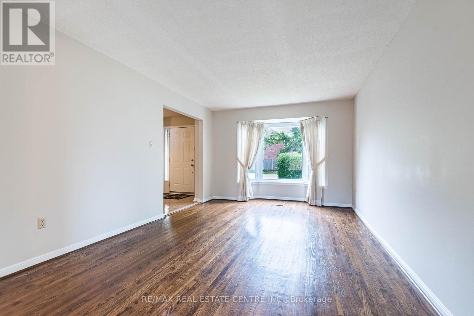 1134 Deer Run, Mississauga, Ontario  L5C 3S6 - Photo 10 - W13139734