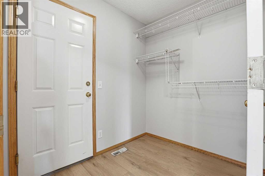 93 Somerglen Park SW, Calgary, Alberta  T2Y 3M5 - Photo 19 - A2308162