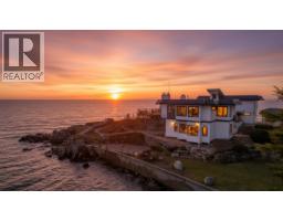 5482 HILL ROAD, Sechelt, British Columbia