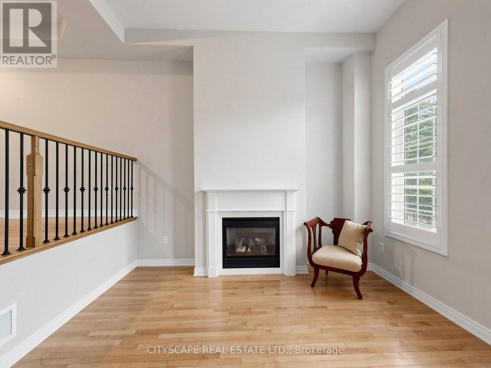 3740 Nightstar Drive, Mississauga, Ontario  L5M 7Z7 - Photo 4 - W13125336