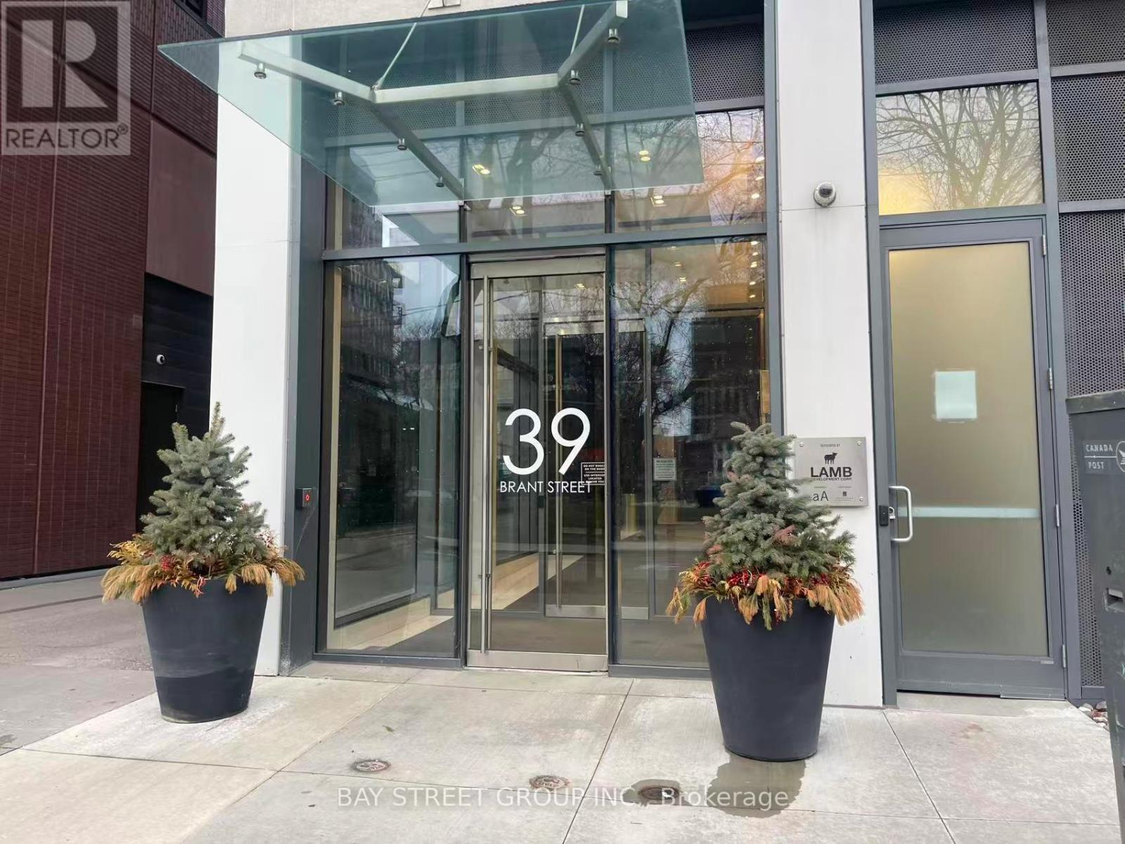 811 - 39 BRANT STREET, Toronto, Ontario