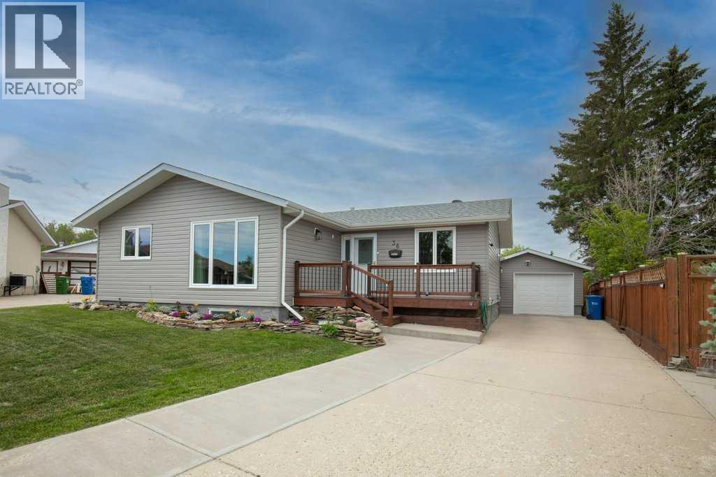 36 Harvey Close, Red Deer, Alberta  T4N 6C4 - Photo 1 - A2235898