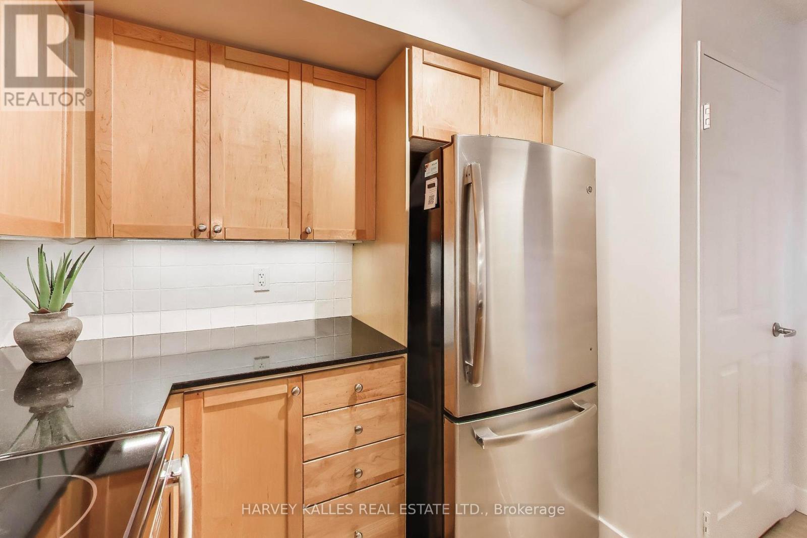 401 - 1369 Bloor Street W, Toronto, Ontario  M6P 4J4 - Photo 13 - C13138756