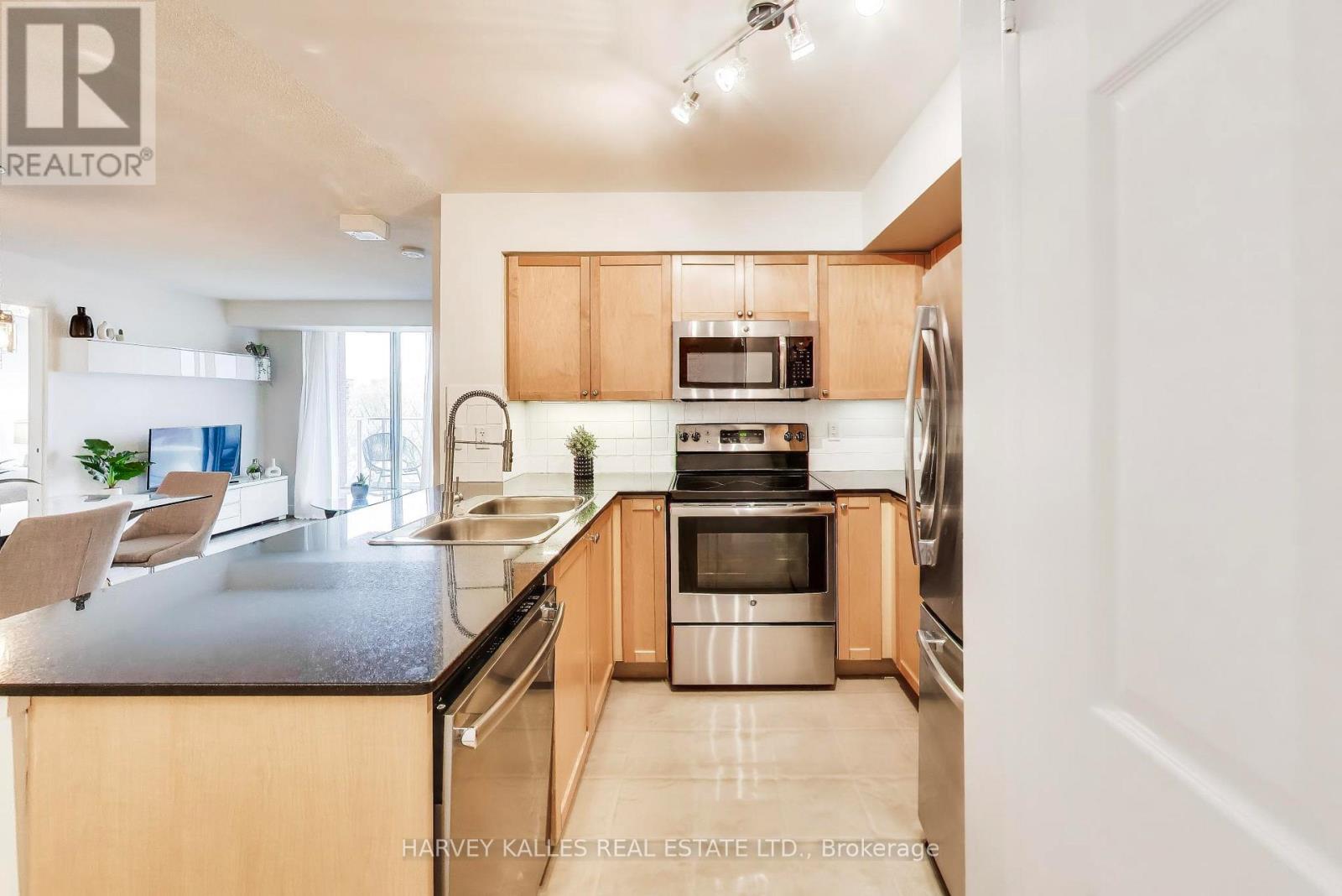 401 - 1369 Bloor Street W, Toronto, Ontario  M6P 4J4 - Photo 11 - C13138756