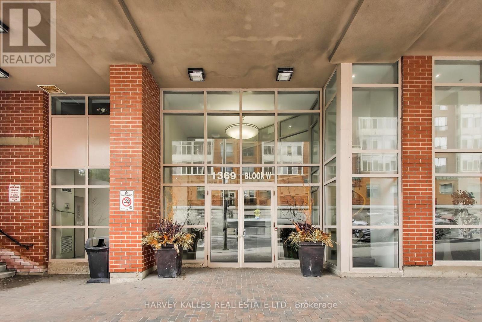 401 - 1369 Bloor Street W, Toronto, Ontario  M6P 4J4 - Photo 3 - C13138756
