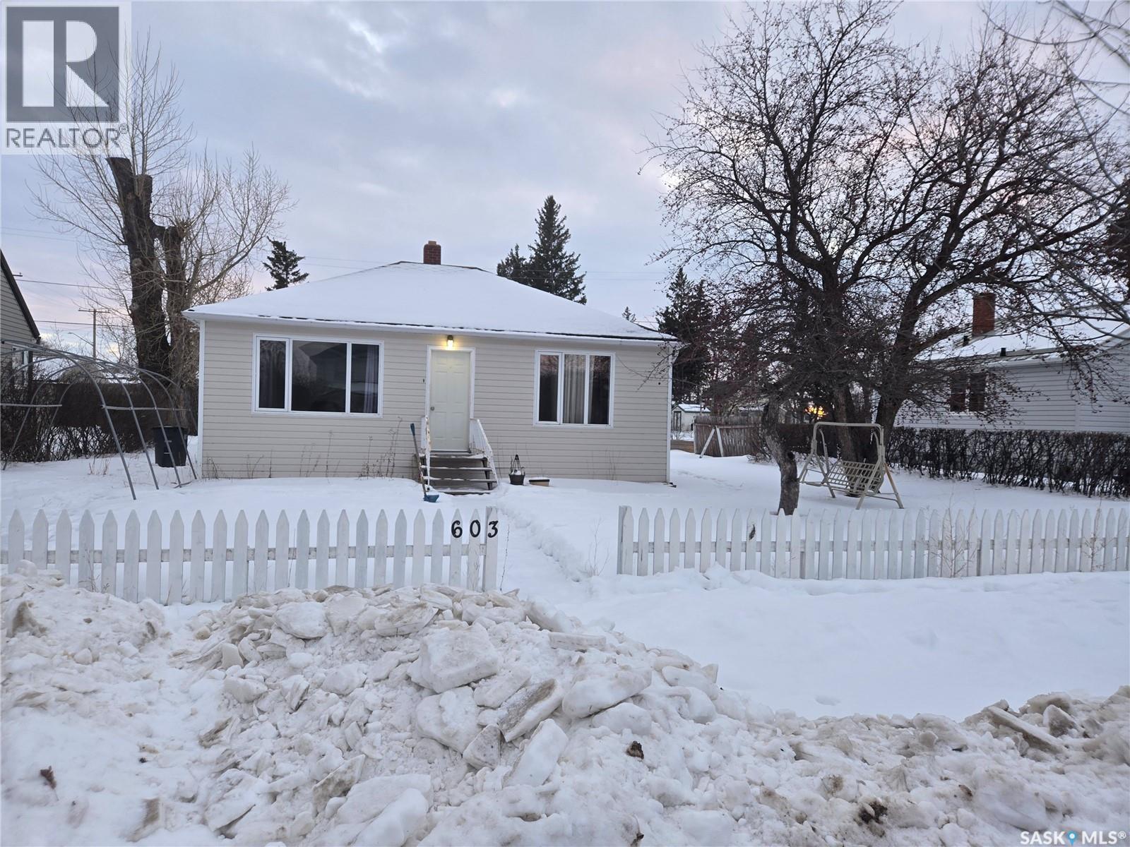 603 3rd Street, Kipling, Saskatchewan  S0G 2S0 - Photo 1 - SK036259