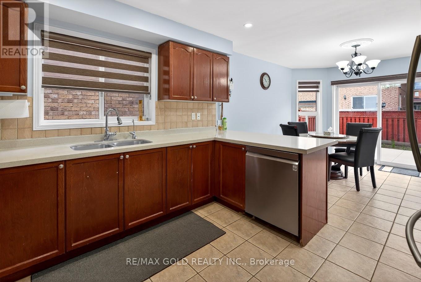 50 Ranchero Drive, Brampton, Ontario  L7A 3C6 - Photo 8 - W13139774