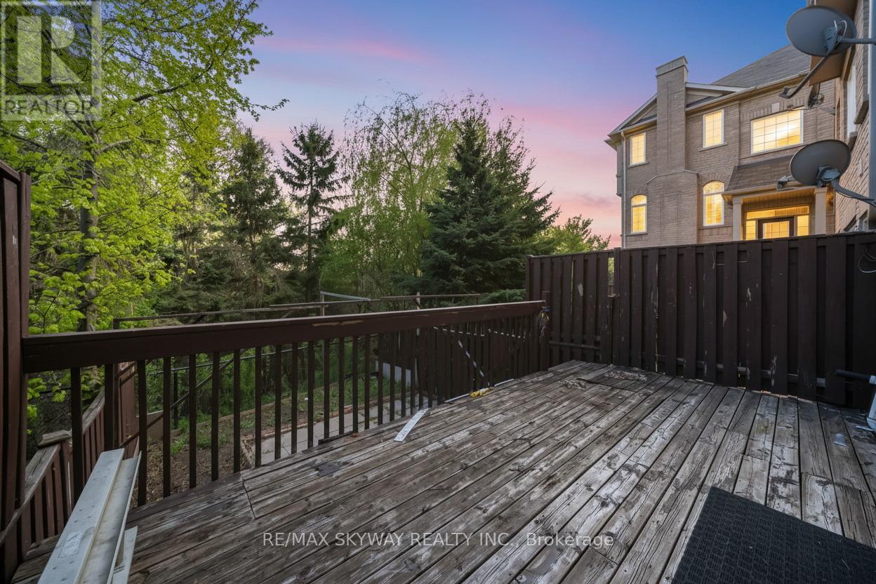 64 Bernard Avenue, Brampton, Ontario  L6Y 5S4 - Photo 33 - W13139798