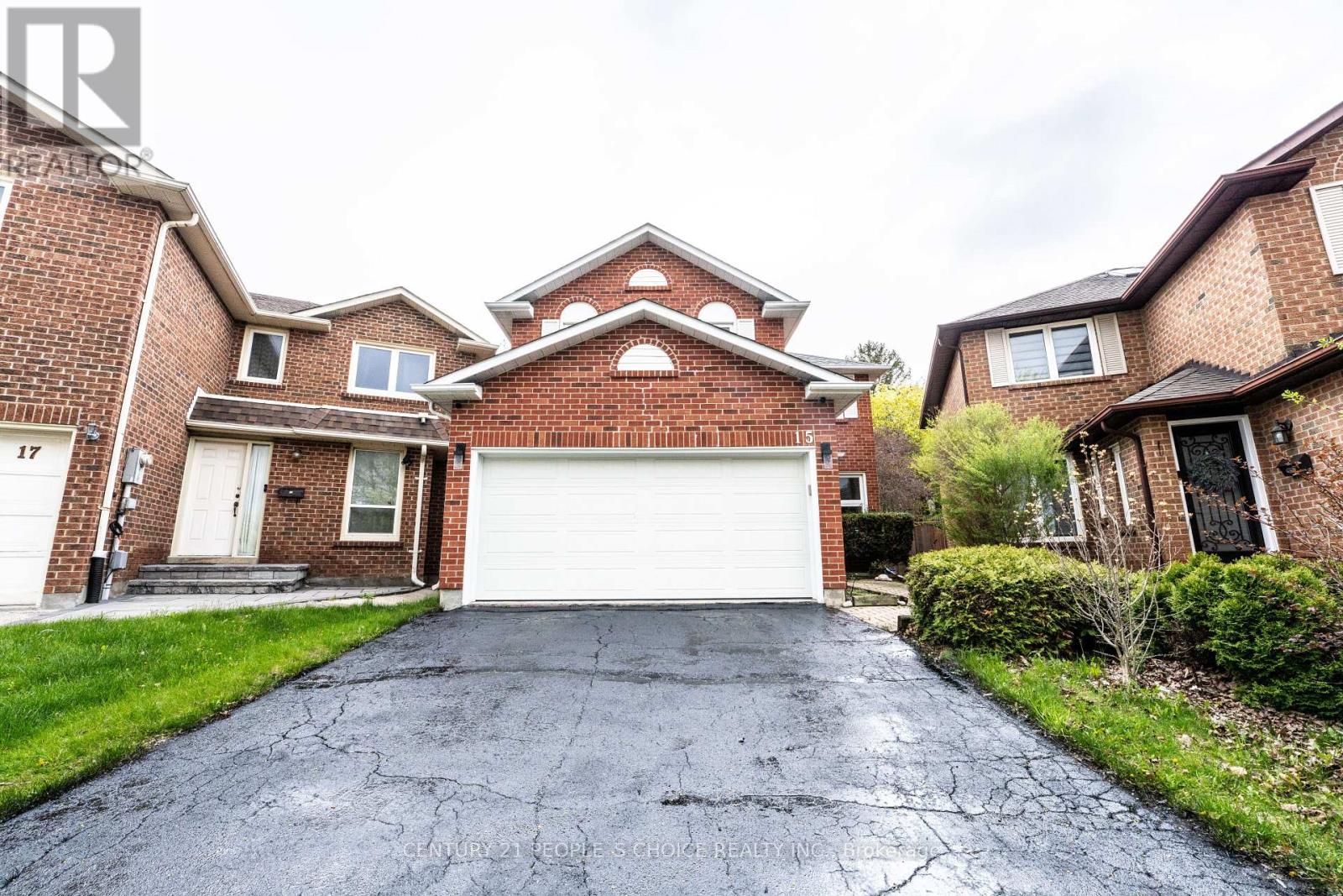 15 Kilbarry Court, Richmond Hill, Ontario  L4C 6M8 - Photo 3 - N12958468