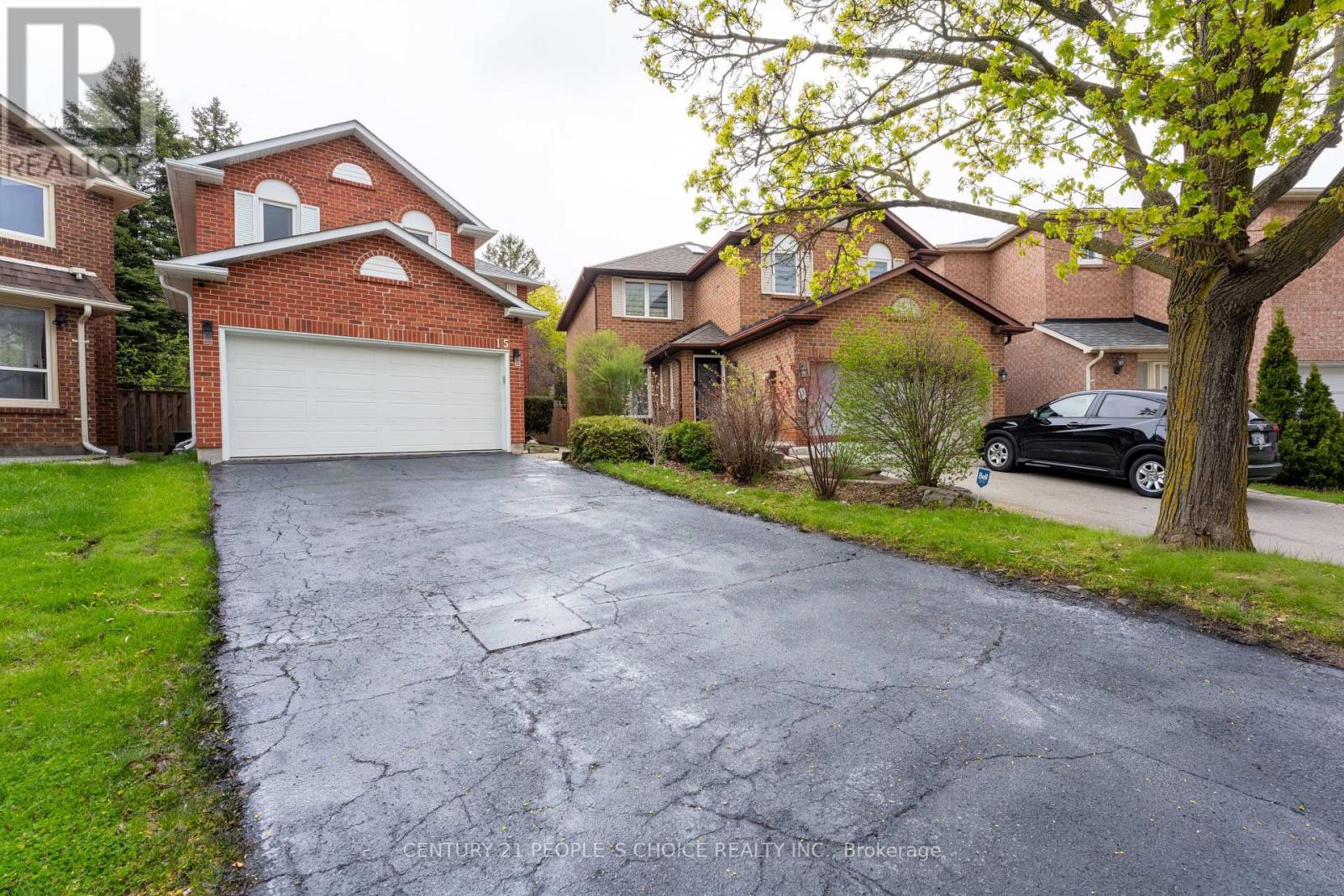 15 Kilbarry Court, Richmond Hill, Ontario  L4C 6M8 - Photo 2 - N12958468