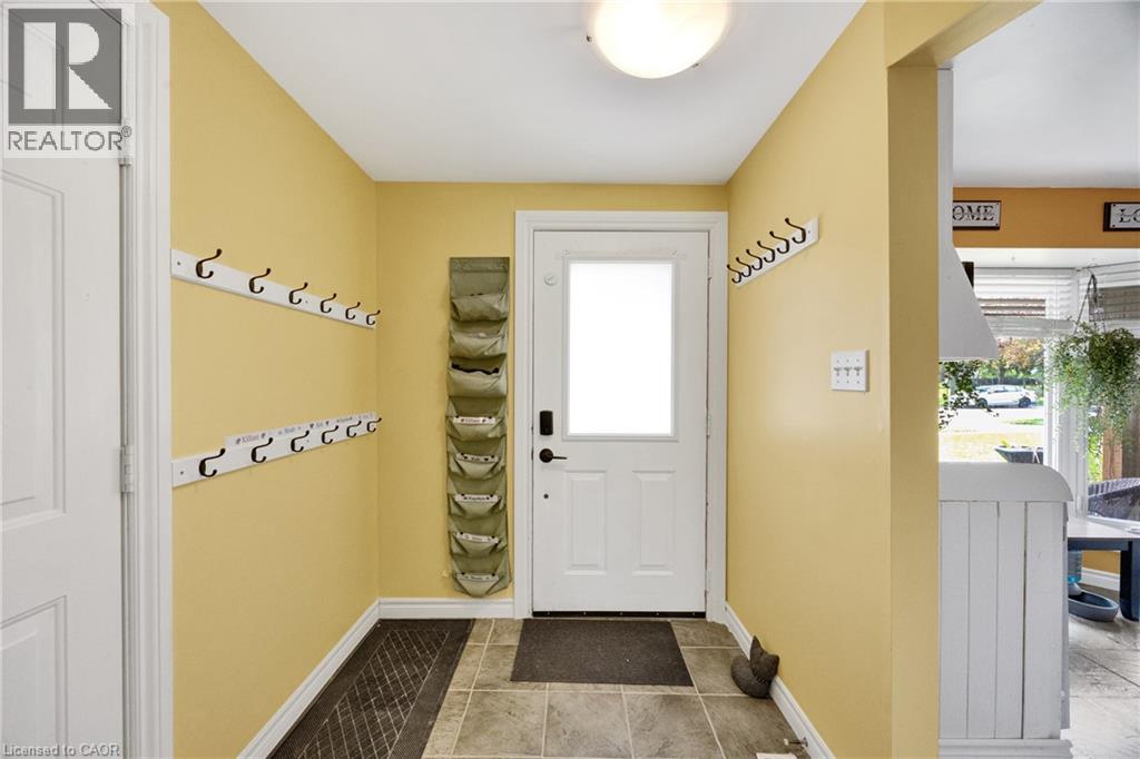 220 Rosebank Place, Kitchener, Ontario  N2E 2R8 - Photo 3 - 40830975