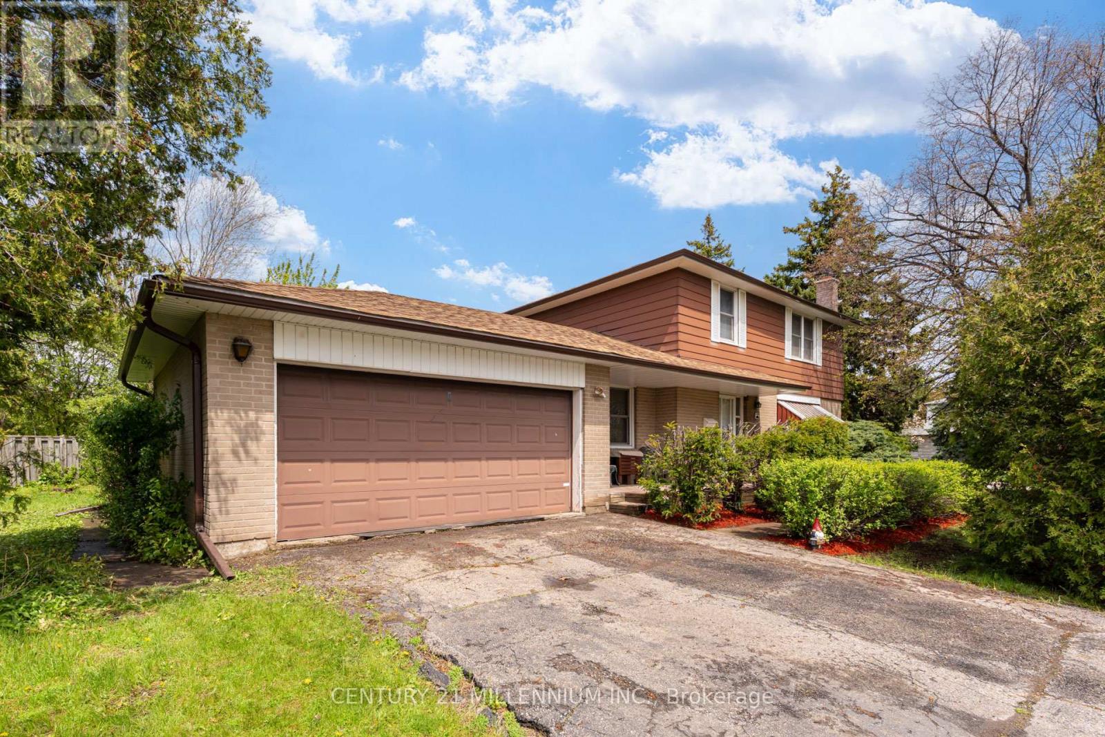 2 Durham Crescent, Brampton, Ontario  L6T 2X6 - Photo 3 - W12725370