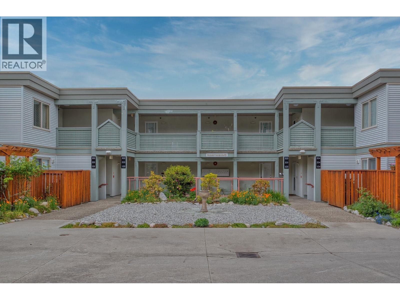 121 5780 TRAIL AVENUE, Sechelt, British Columbia